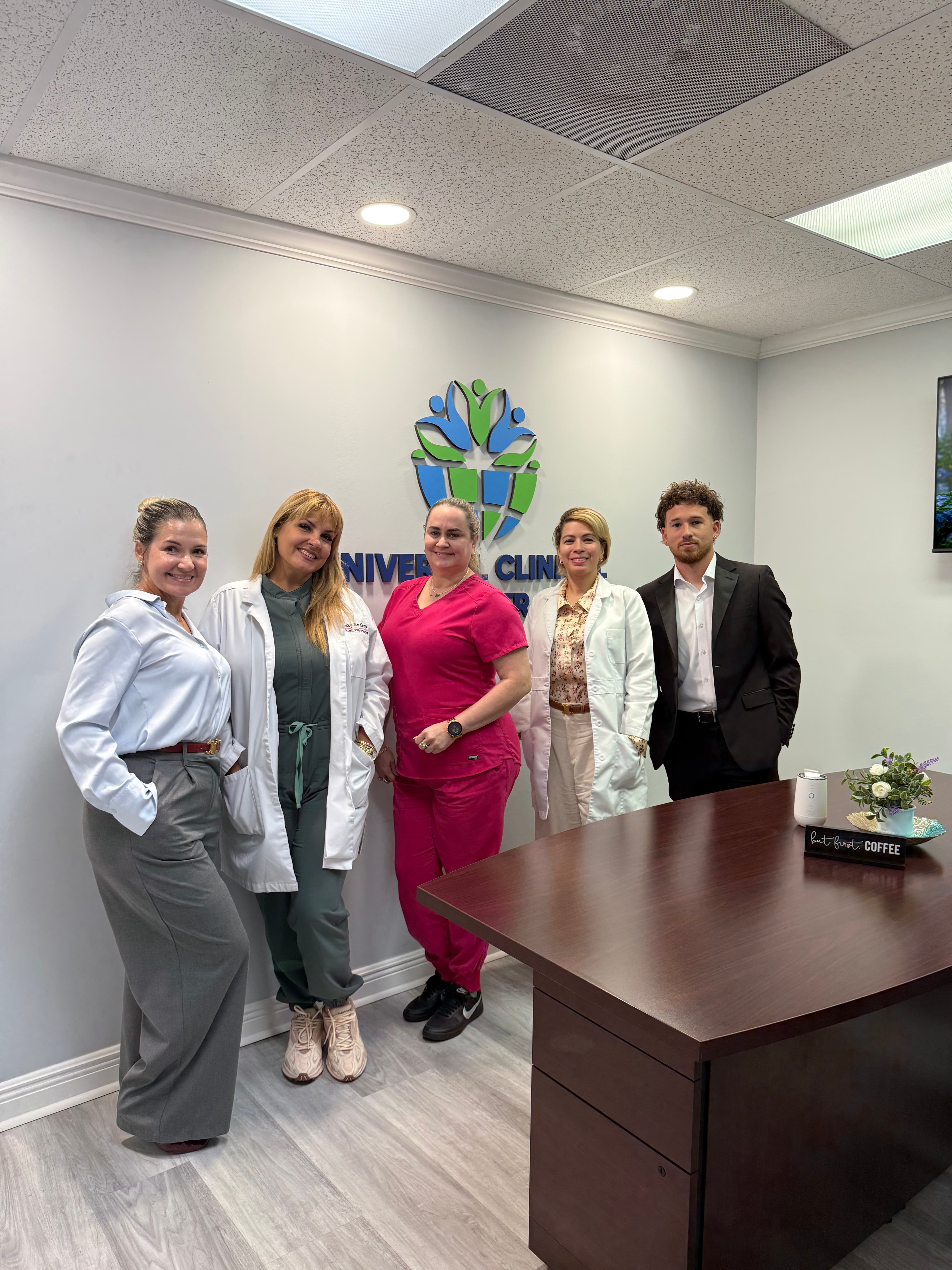 Psiquiatras certificados y terapeutas con licencia en Universal Clinical Center — Miami, FL